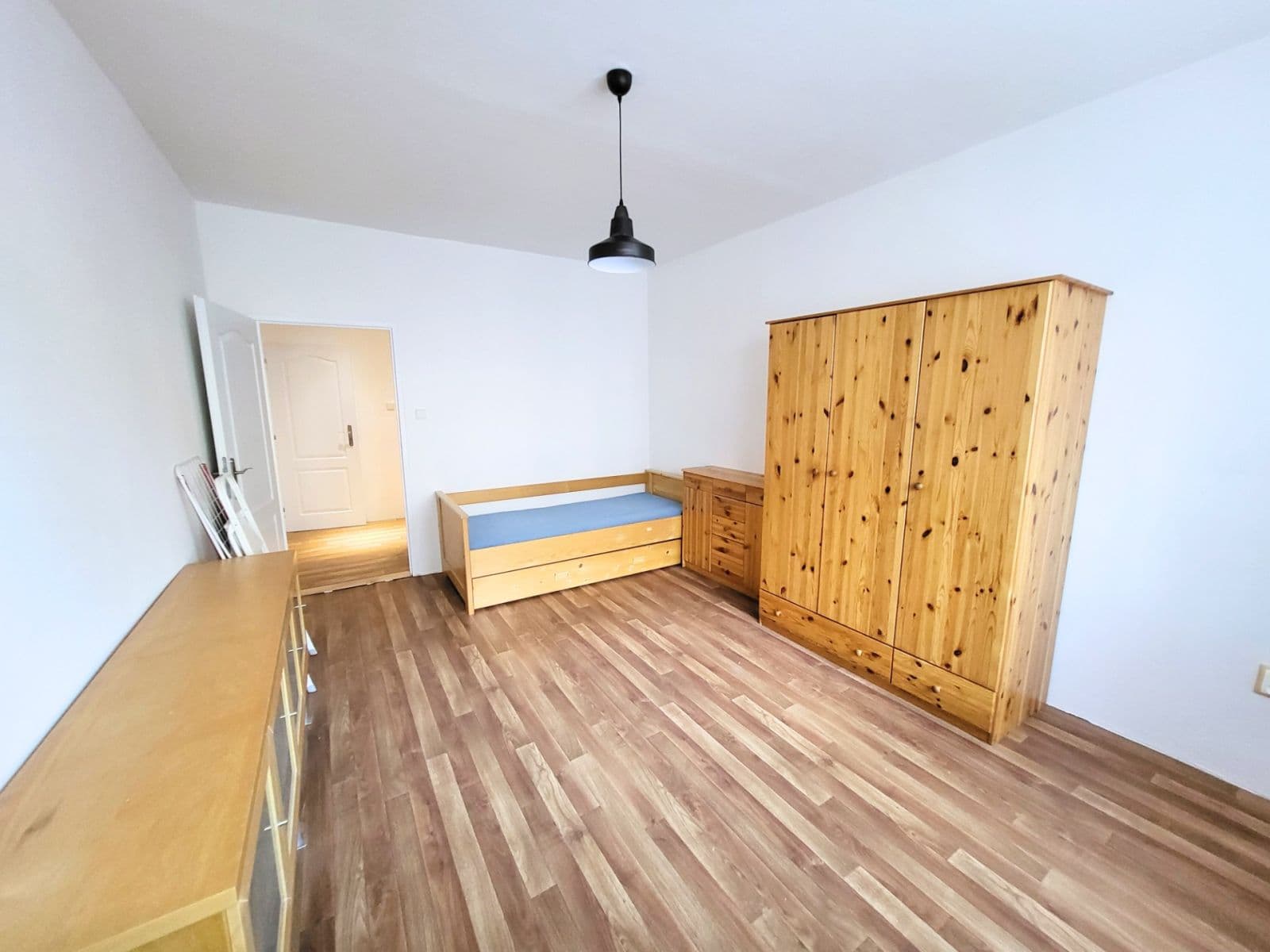 3 bedroom with open-plan kitchen flat to rent, 80 m², Nad Alejí, Prague, Prague 3 bedroom with open-plan kitchen flat to rent, 80 m², Nad Alejí, Prague, Prague