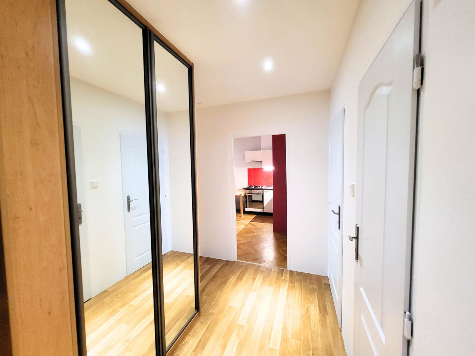 3 bedroom with open-plan kitchen flat to rent, 80 m², Nad Alejí, Prague, Prague 3 bedroom with open-plan kitchen flat to rent, 80 m², Nad Alejí, Prague, Prague