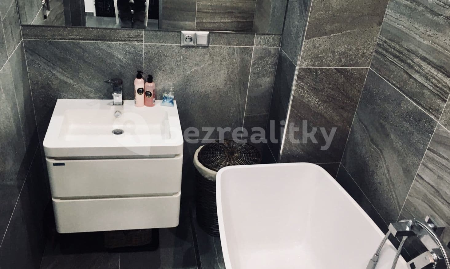 1 bedroom with open-plan kitchen flat to rent, 52 m², Sokolovská, Prague, Prague 1 bedroom with open-plan kitchen flat to rent, 52 m², Sokolovská, Prague, Prague