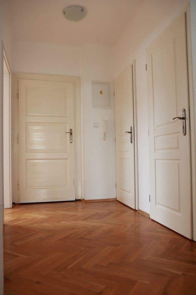 3 bedroom flat to rent, 104 m², Na Hanspaulce, Prague, Prague 3 bedroom flat to rent, 104 m², Na Hanspaulce, Prague, Prague
