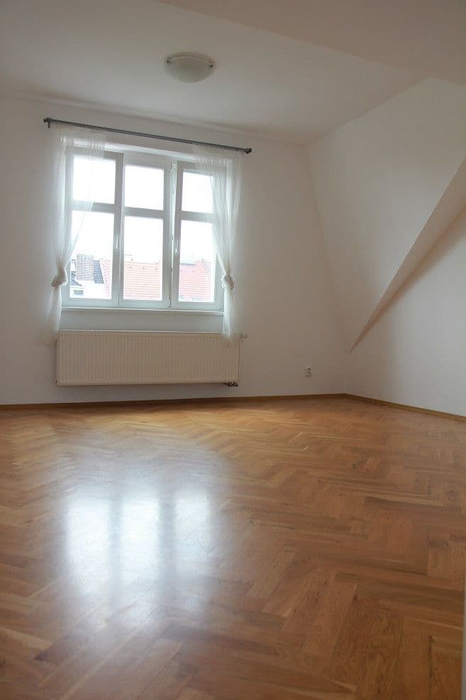 3 bedroom flat to rent, 104 m², Na Hanspaulce, Prague, Prague 3 bedroom flat to rent, 104 m², Na Hanspaulce, Prague, Prague
