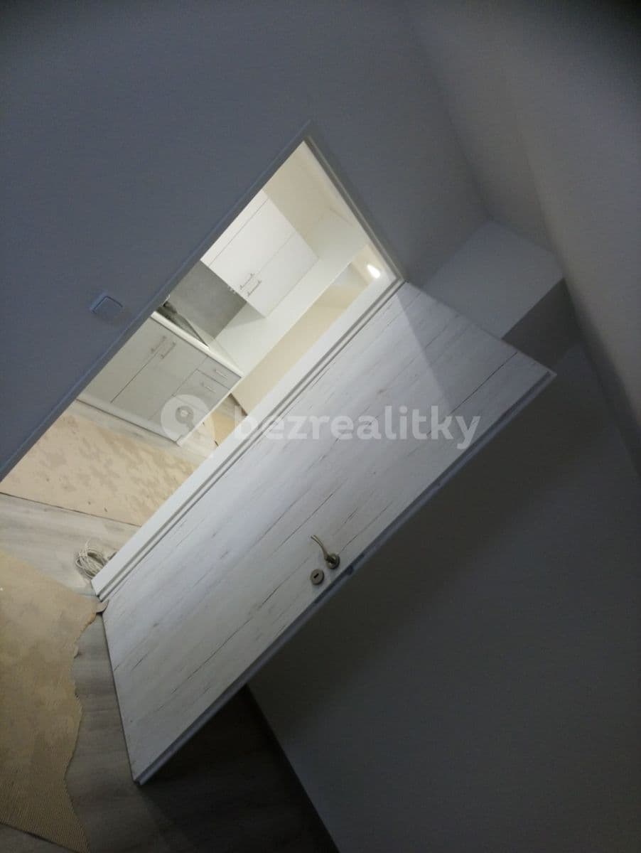 2 bedroom with open-plan kitchen flat to rent, 80 m², Československé armády, Ostrava, Moravskoslezský Region