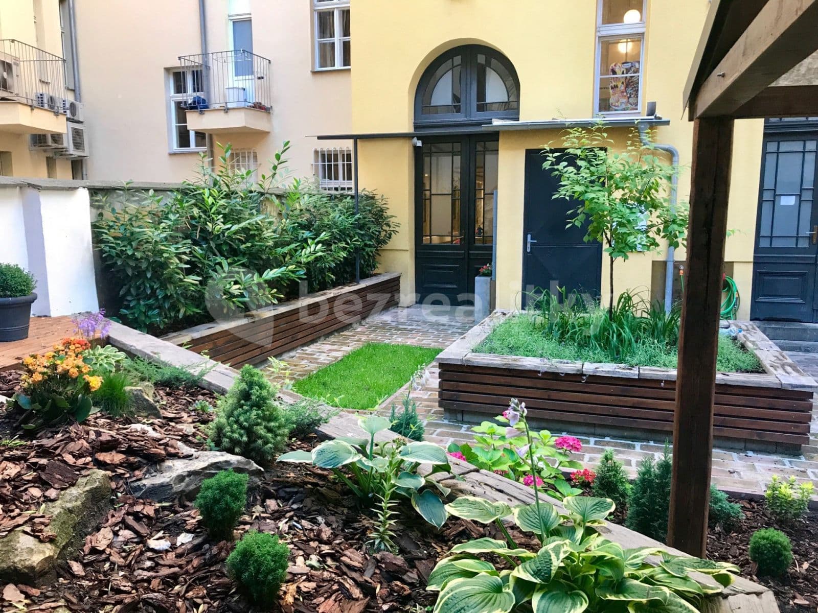 1 bedroom with open-plan kitchen flat to rent, 65 m², Milady Horákové, Prague, Prague 1 bedroom with open-plan kitchen flat to rent, 65 m², Milady Horákové, Prague, Prague