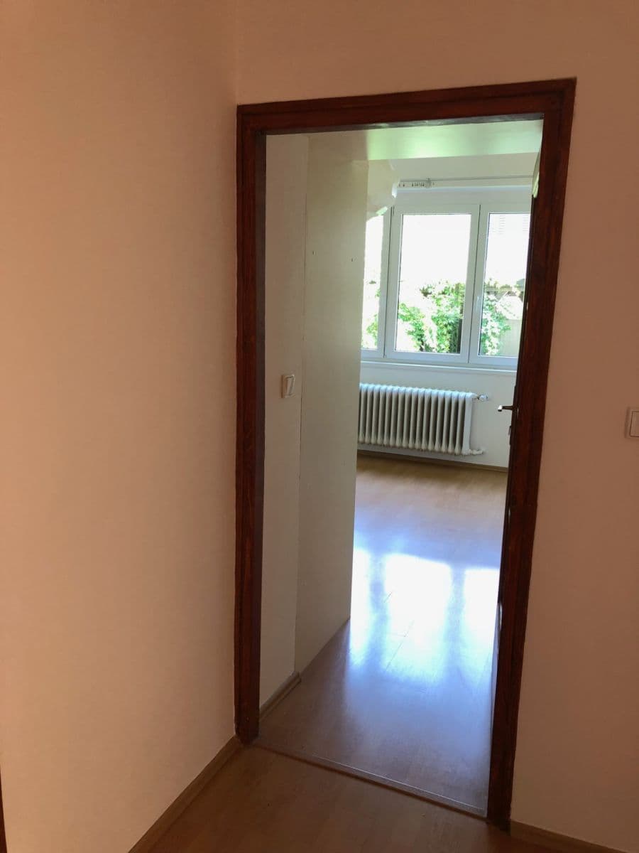 3 bedroom flat to rent, 85 m², Pod Kesnerkou, Prague, Prague 3 bedroom flat to rent, 85 m², Pod Kesnerkou, Prague, Prague