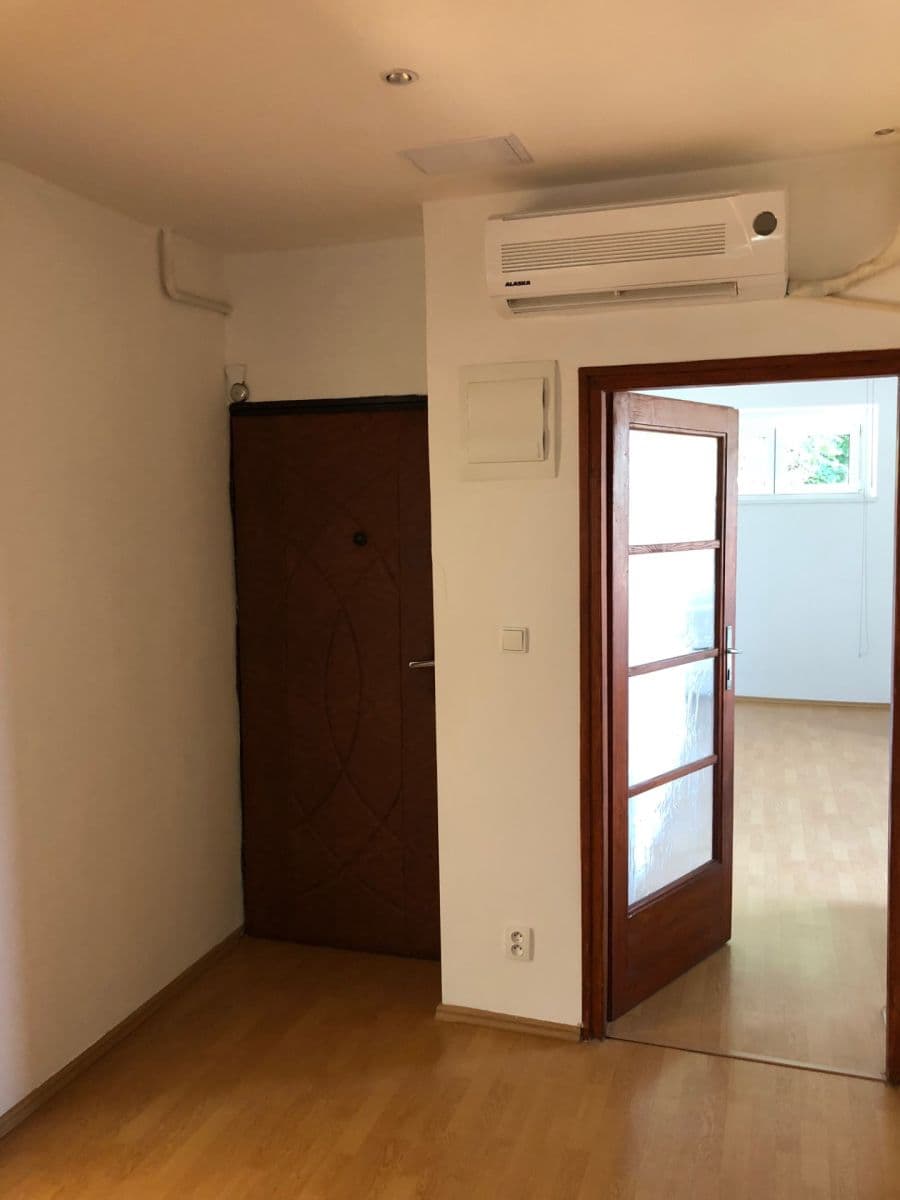 3 bedroom flat to rent, 85 m², Pod Kesnerkou, Prague, Prague 3 bedroom flat to rent, 85 m², Pod Kesnerkou, Prague, Prague