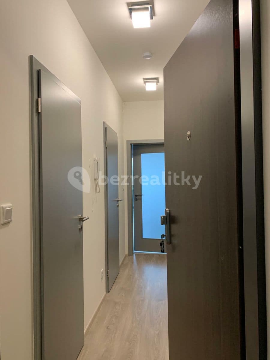 Studio flat to rent, 43 m², Premonstrátů, Chýně, Středočeský Region Studio flat to rent, 43 m², Premonstrátů, Chýně, Středočeský Region