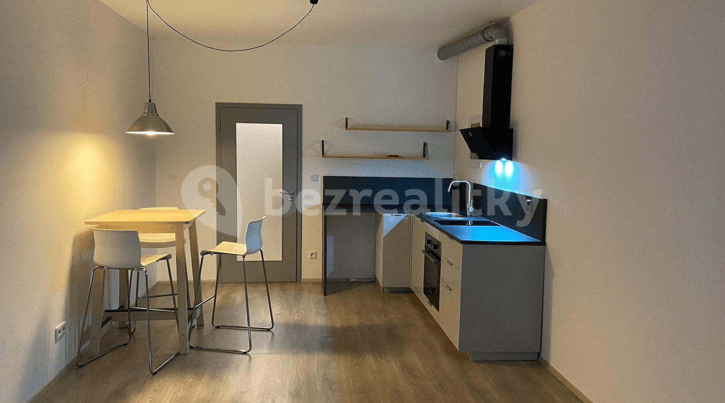 Studio flat to rent, 43 m², Premonstrátů, Chýně, Středočeský Region Studio flat to rent, 43 m², Premonstrátů, Chýně, Středočeský Region