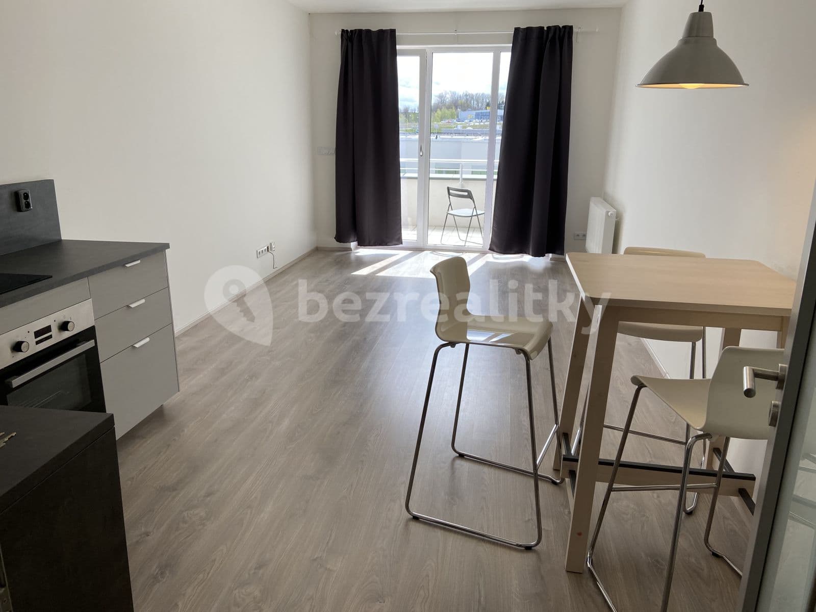 Studio flat to rent, 43 m², Premonstrátů, Chýně, Středočeský Region Studio flat to rent, 43 m², Premonstrátů, Chýně, Středočeský Region