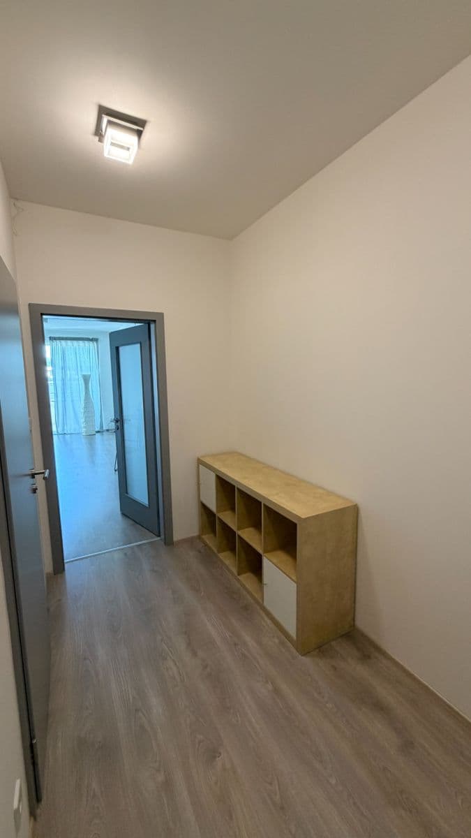 Studio flat to rent, 43 m², Premonstrátů, Chýně, Středočeský Region Studio flat to rent, 43 m², Premonstrátů, Chýně, Středočeský Region