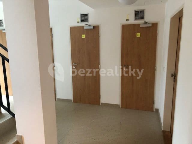 1 bedroom with open-plan kitchen flat to rent, 60 m², Okrajová ulice, Hostivice, Středočeský Region 1 bedroom with open-plan kitchen flat to rent, 60 m², Okrajová ulice, Hostivice, Středočeský Region