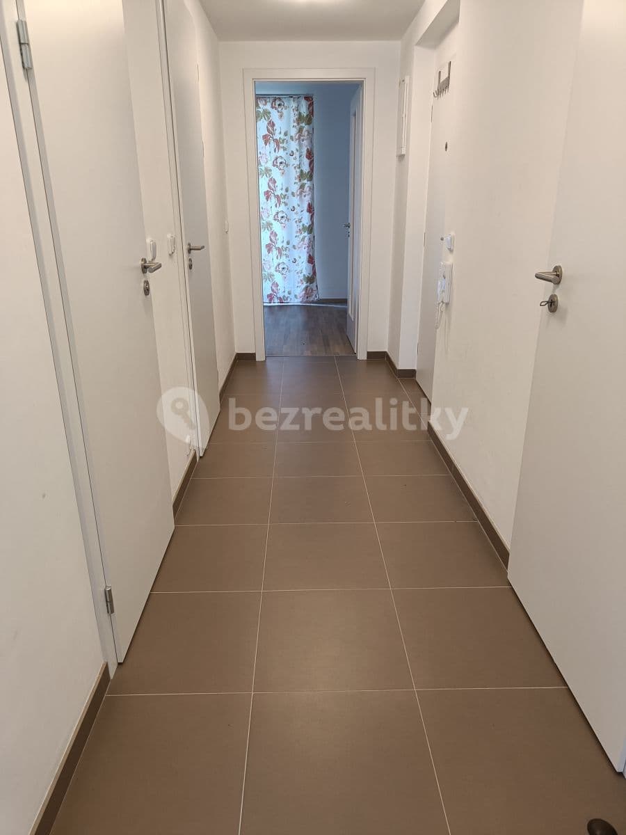 1 bedroom with open-plan kitchen flat to rent, 60 m², Okrajová ulice, Hostivice, Středočeský Region 1 bedroom with open-plan kitchen flat to rent, 60 m², Okrajová ulice, Hostivice, Středočeský Region
