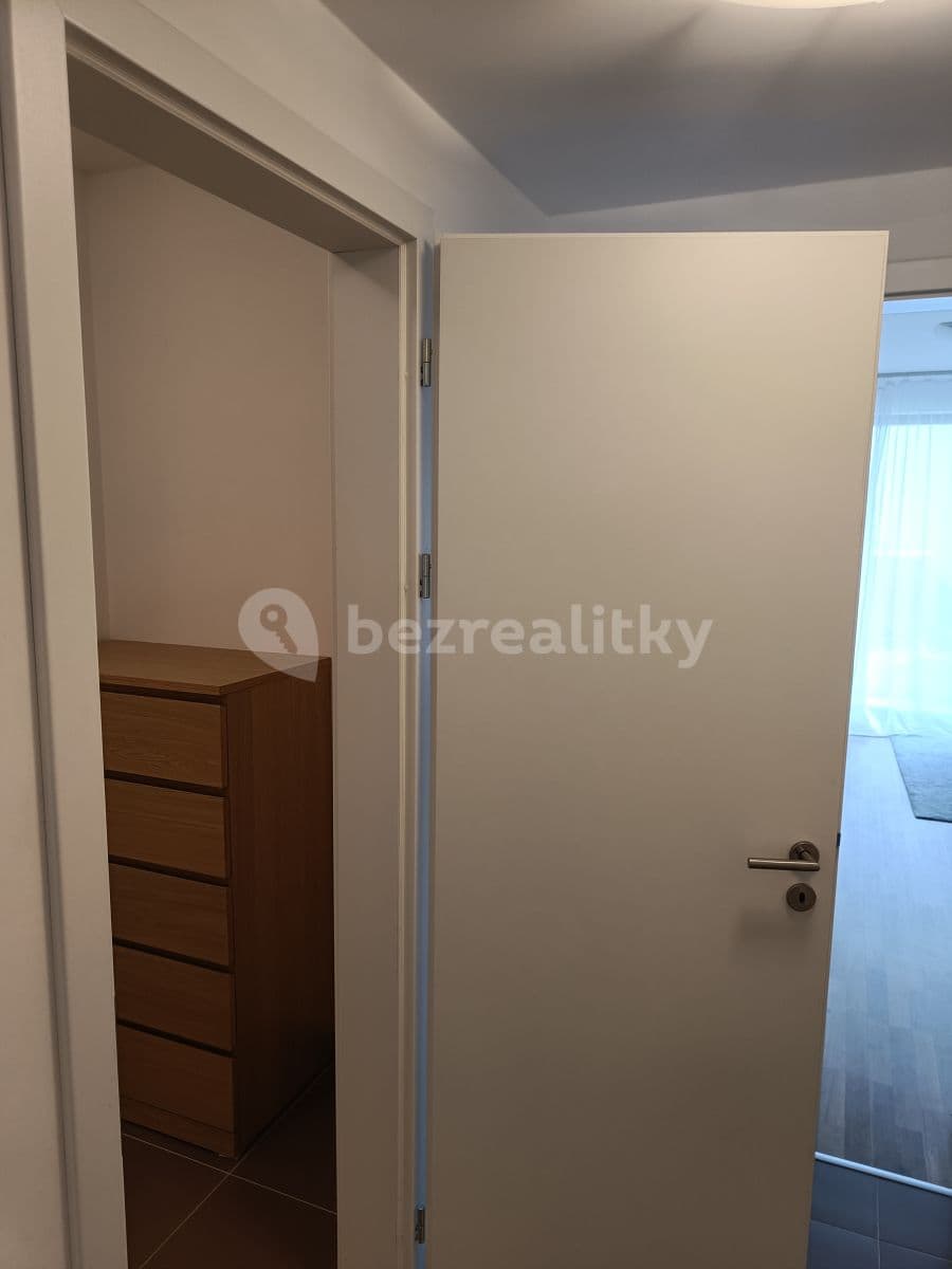 1 bedroom with open-plan kitchen flat to rent, 60 m², Okrajová ulice, Hostivice, Středočeský Region 1 bedroom with open-plan kitchen flat to rent, 60 m², Okrajová ulice, Hostivice, Středočeský Region