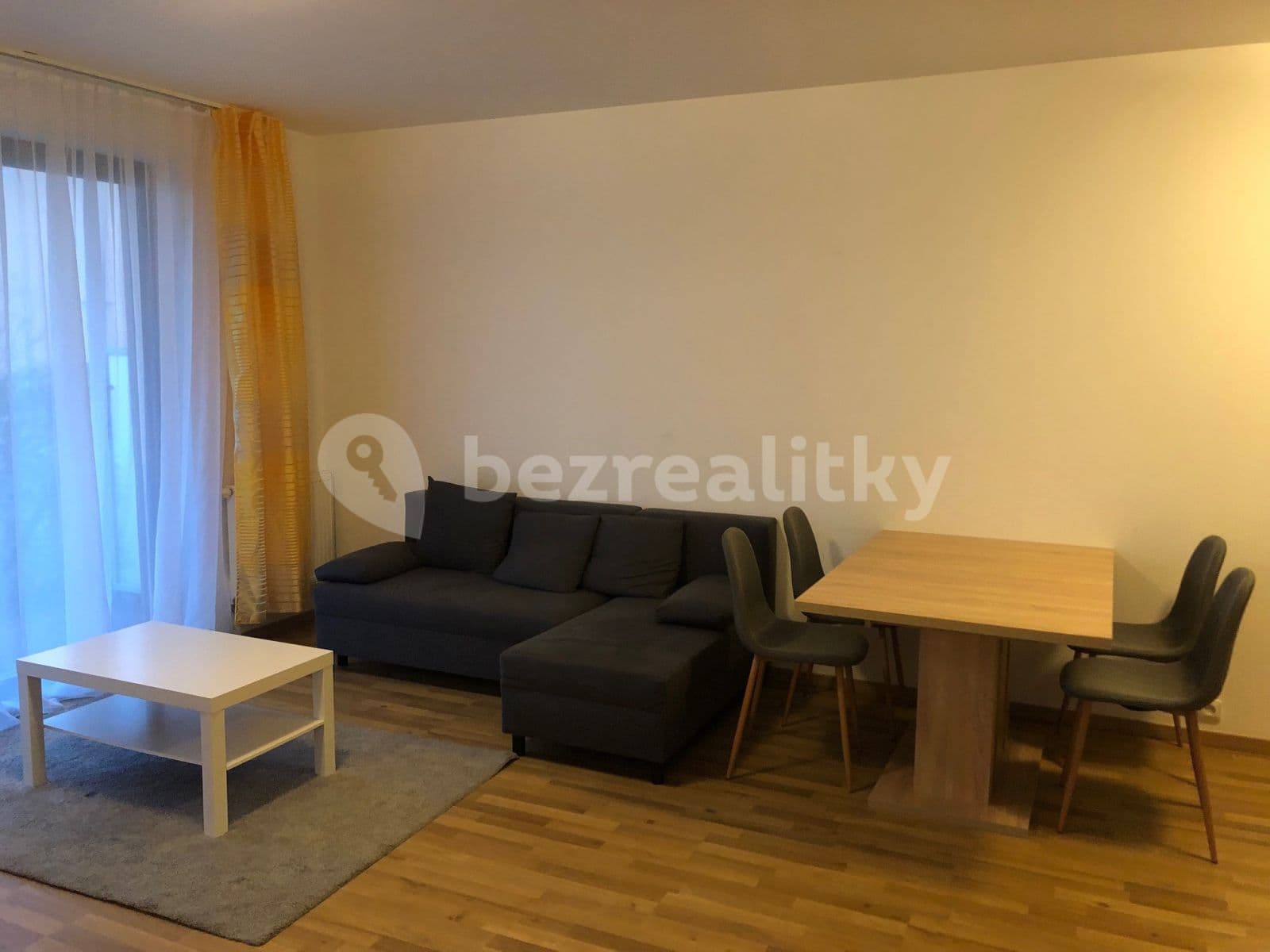 1 bedroom with open-plan kitchen flat to rent, 60 m², Okrajová ulice, Hostivice, Středočeský Region 1 bedroom with open-plan kitchen flat to rent, 60 m², Okrajová ulice, Hostivice, Středočeský Region