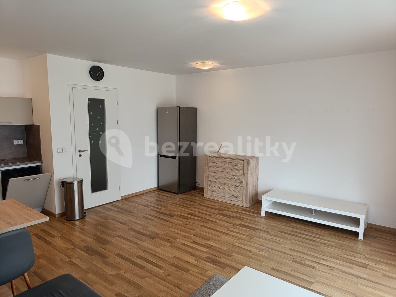 1 bedroom with open-plan kitchen flat to rent, 60 m², Okrajová ulice, Hostivice, Středočeský Region 1 bedroom with open-plan kitchen flat to rent, 60 m², Okrajová ulice, Hostivice, Středočeský Region