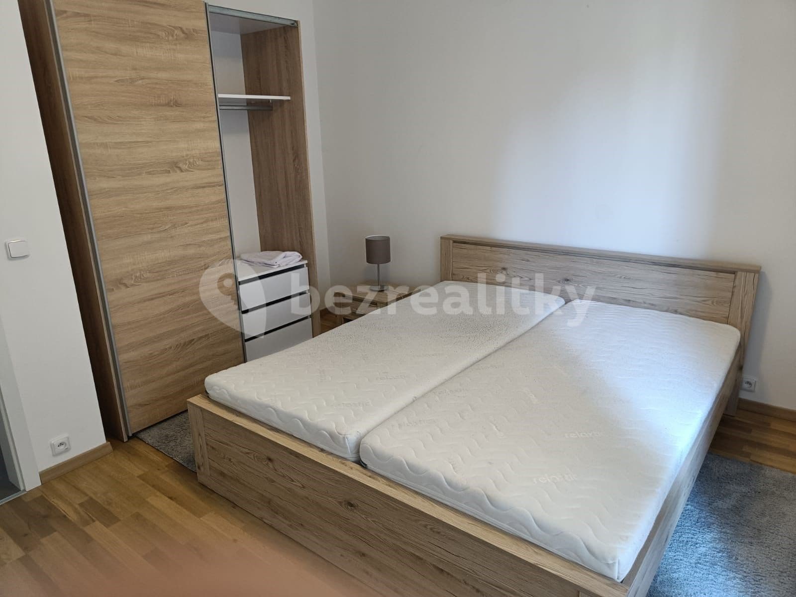 1 bedroom with open-plan kitchen flat to rent, 60 m², Okrajová ulice, Hostivice, Středočeský Region 1 bedroom with open-plan kitchen flat to rent, 60 m², Okrajová ulice, Hostivice, Středočeský Region