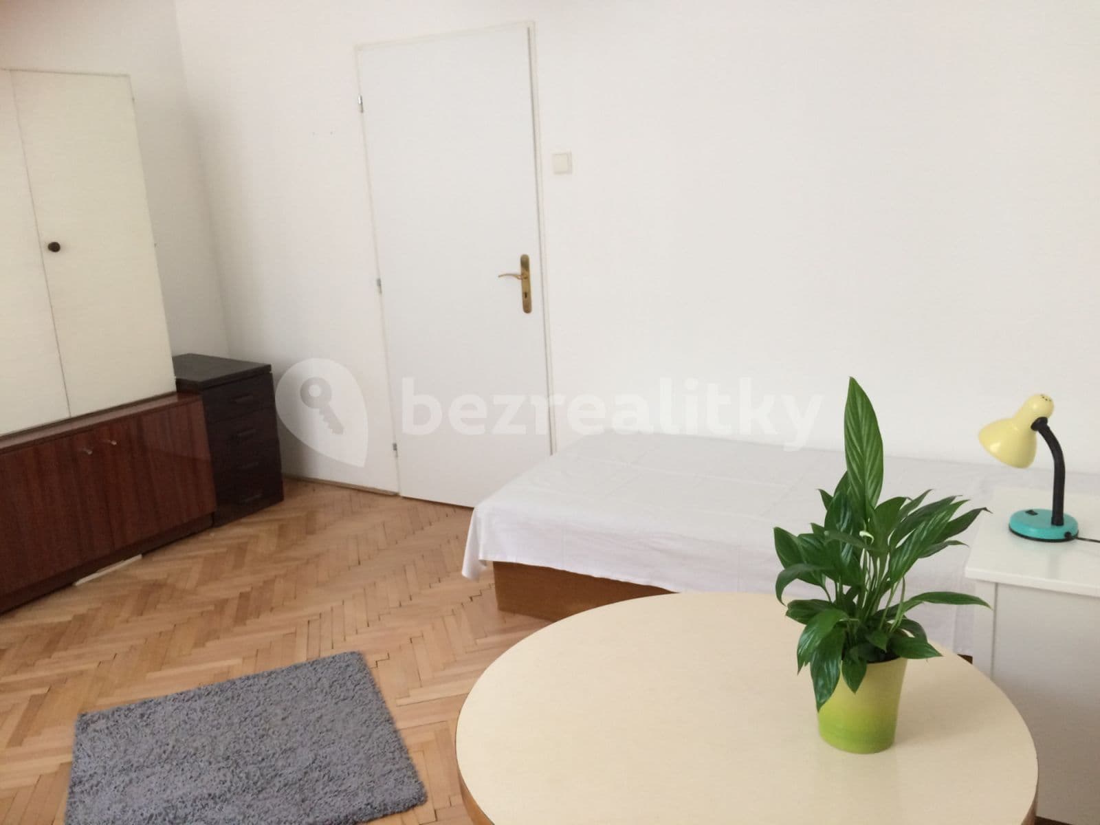 5 bedroom flat to rent, 16 m², Schnirchova, Prague, Prague 5 bedroom flat to rent, 16 m², Schnirchova, Prague, Prague