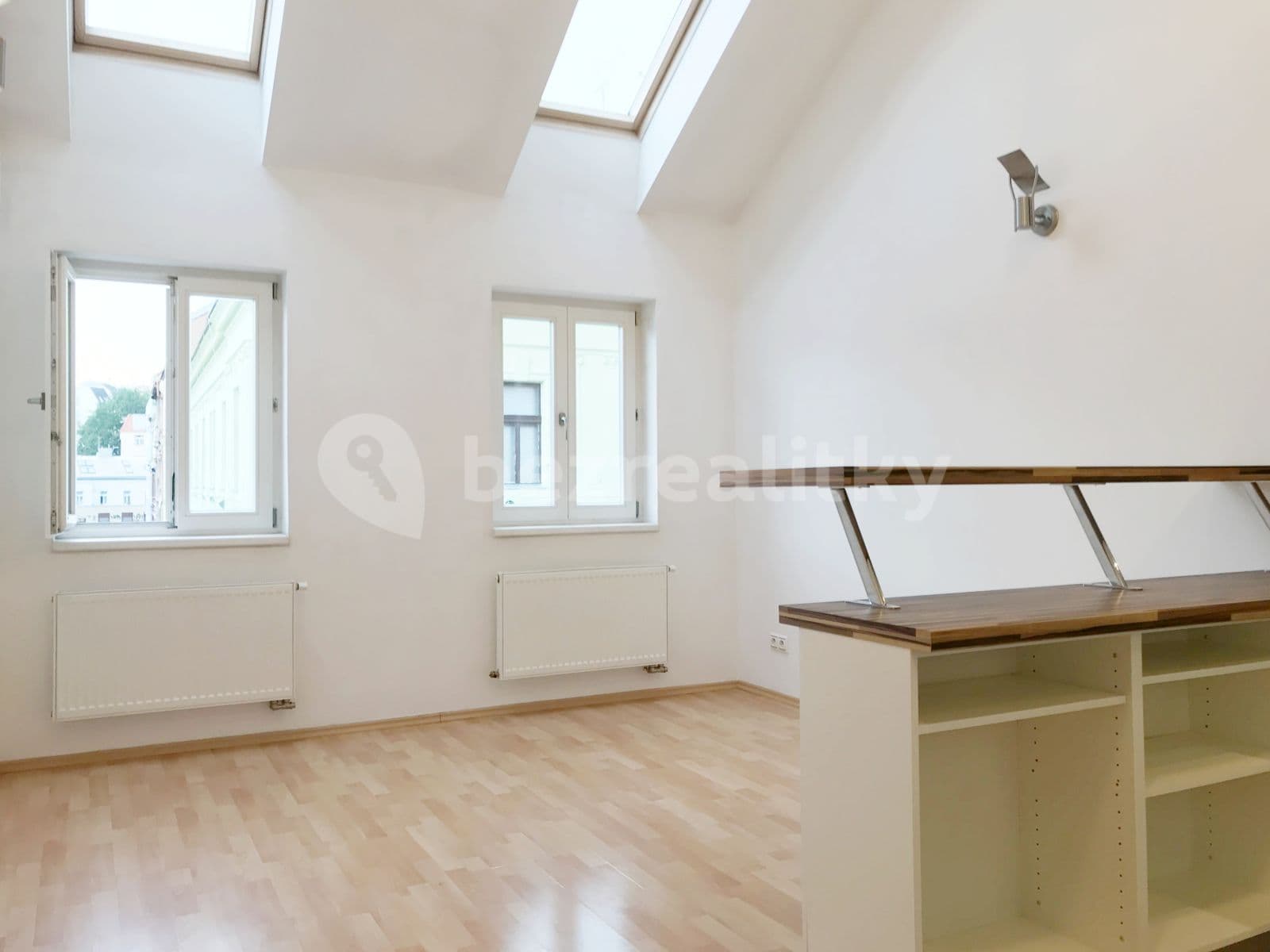 1 bedroom with open-plan kitchen flat to rent, 40 m², Černomořská, Prague, Prague 1 bedroom with open-plan kitchen flat to rent, 40 m², Černomořská, Prague, Prague