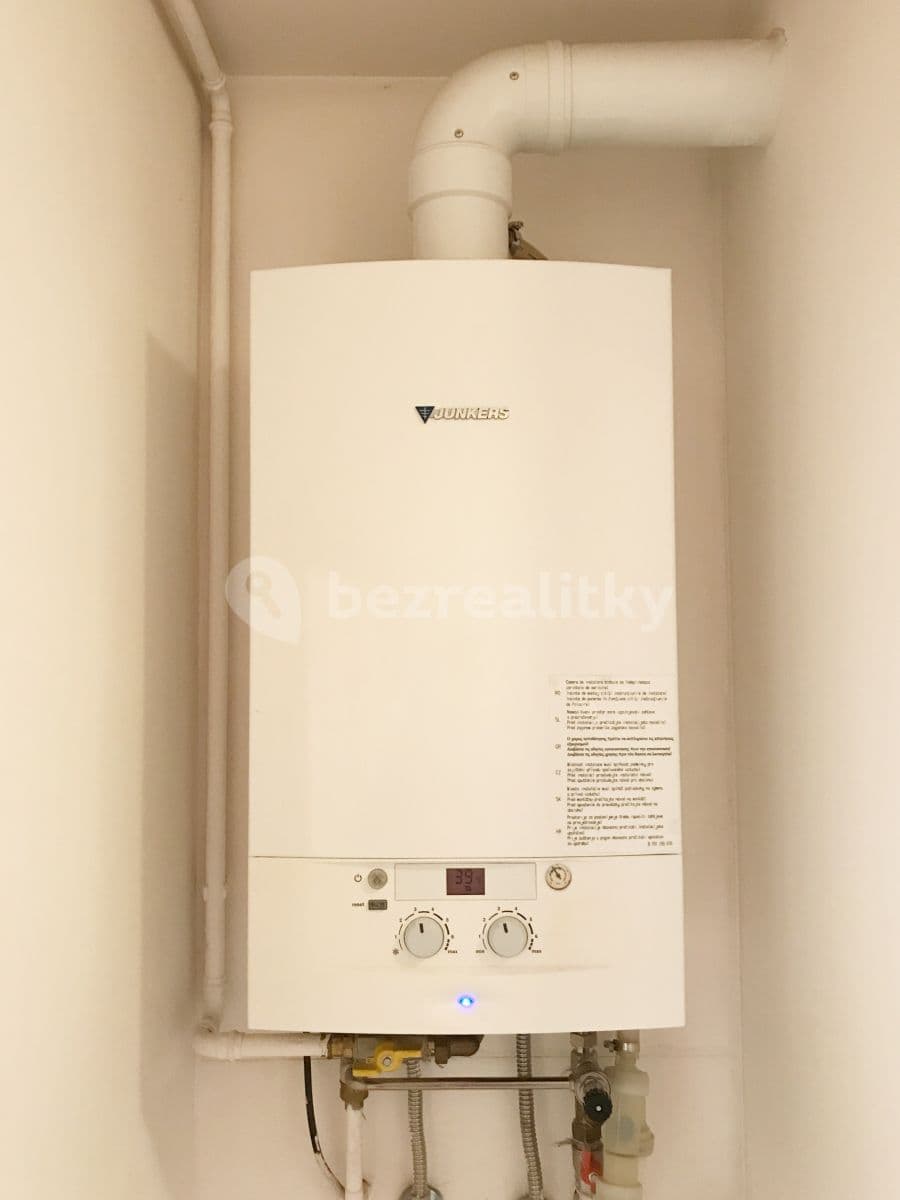 1 bedroom with open-plan kitchen flat to rent, 40 m², Černomořská, Prague, Prague 1 bedroom with open-plan kitchen flat to rent, 40 m², Černomořská, Prague, Prague