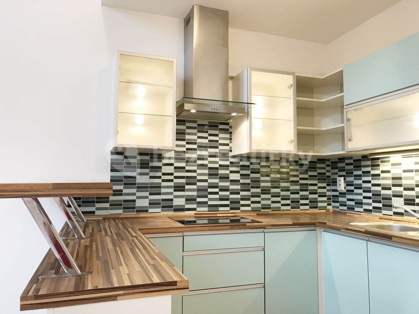 1 bedroom with open-plan kitchen flat to rent, 40 m², Černomořská, Prague, Prague 1 bedroom with open-plan kitchen flat to rent, 40 m², Černomořská, Prague, Prague