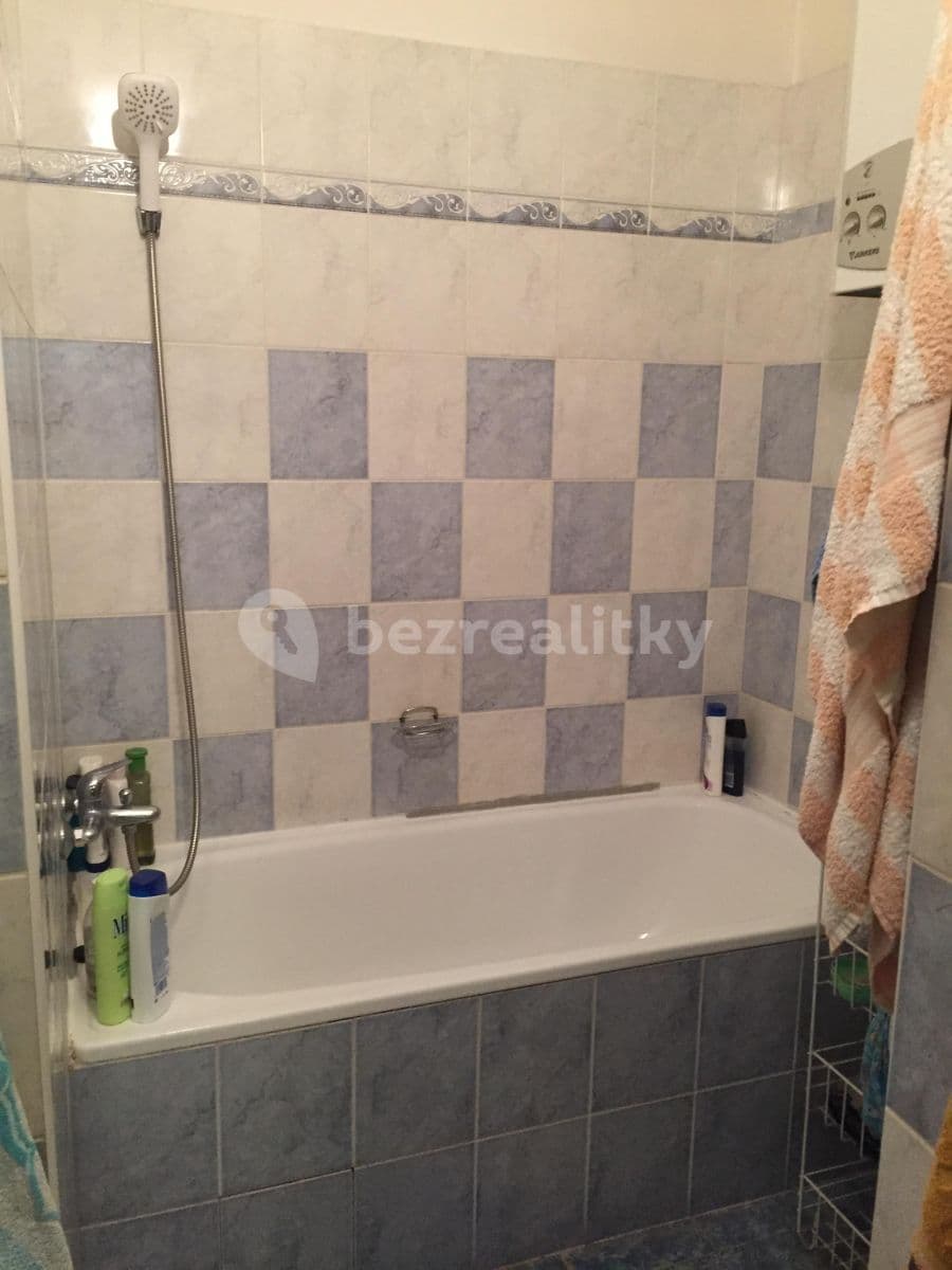 3 bedroom flat to rent, 75 m², Dvacátého osmého pluku, Prague, Prague 3 bedroom flat to rent, 75 m², Dvacátého osmého pluku, Prague, Prague