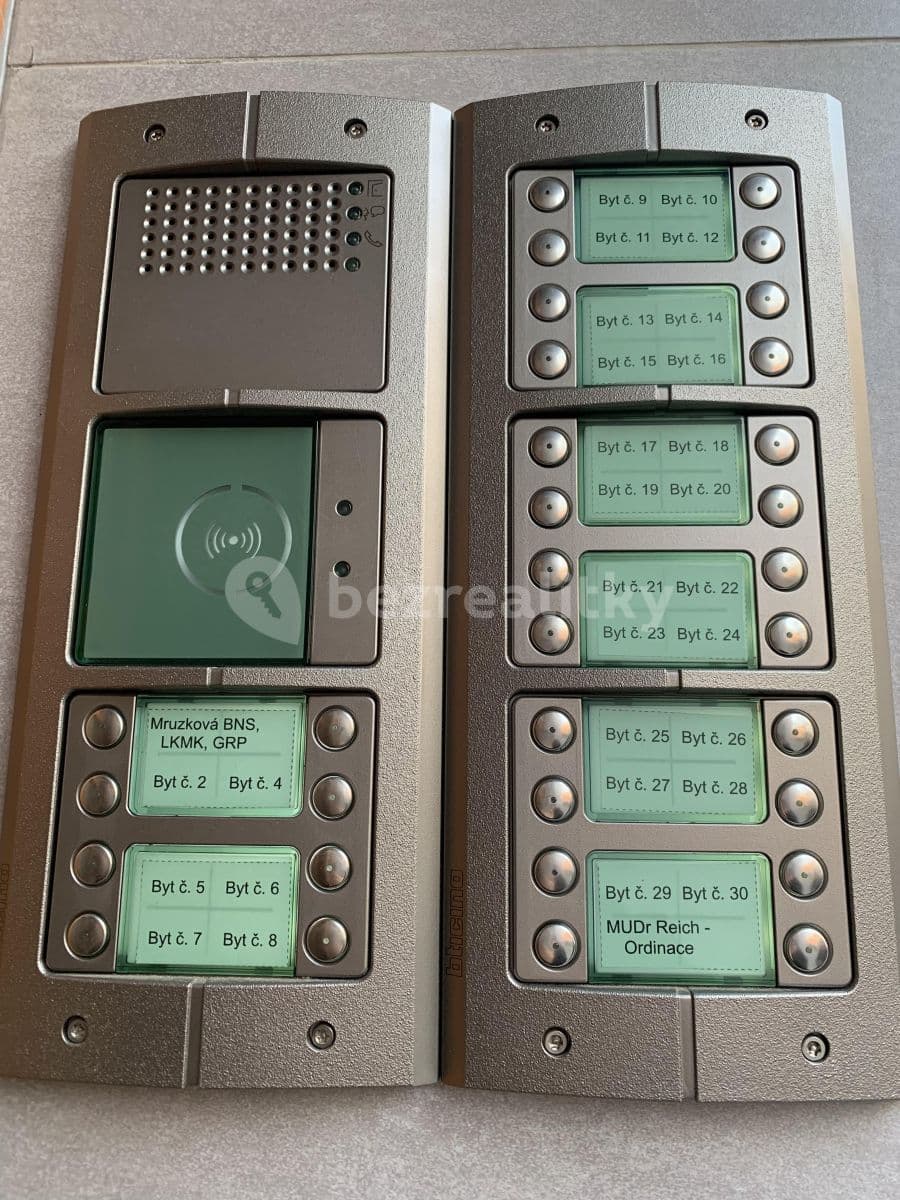 3 bedroom flat to rent, 75 m², Dvacátého osmého pluku, Prague, Prague 3 bedroom flat to rent, 75 m², Dvacátého osmého pluku, Prague, Prague