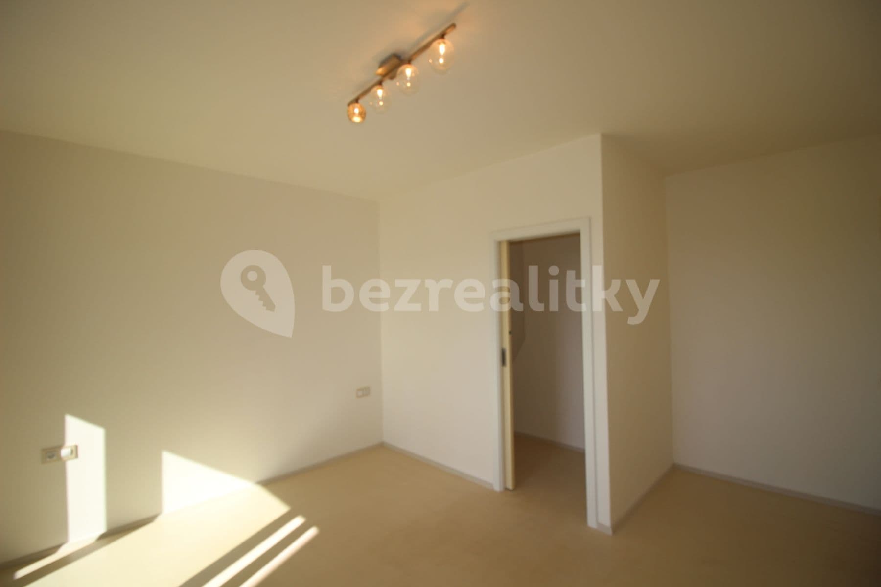 2 bedroom with open-plan kitchen flat to rent, 81 m², Bendlova, Brno, Jihomoravský Region 2 bedroom with open-plan kitchen flat to rent, 81 m², Bendlova, Brno, Jihomoravský Region