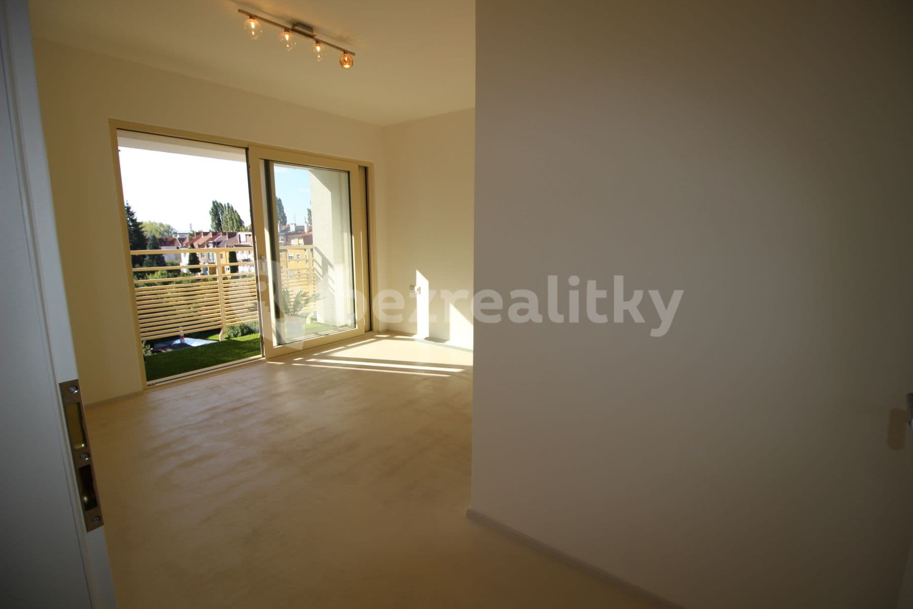 2 bedroom with open-plan kitchen flat to rent, 81 m², Bendlova, Brno, Jihomoravský Region 2 bedroom with open-plan kitchen flat to rent, 81 m², Bendlova, Brno, Jihomoravský Region