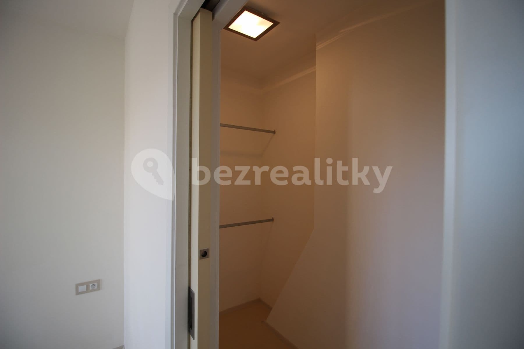 2 bedroom with open-plan kitchen flat to rent, 81 m², Bendlova, Brno, Jihomoravský Region 2 bedroom with open-plan kitchen flat to rent, 81 m², Bendlova, Brno, Jihomoravský Region
