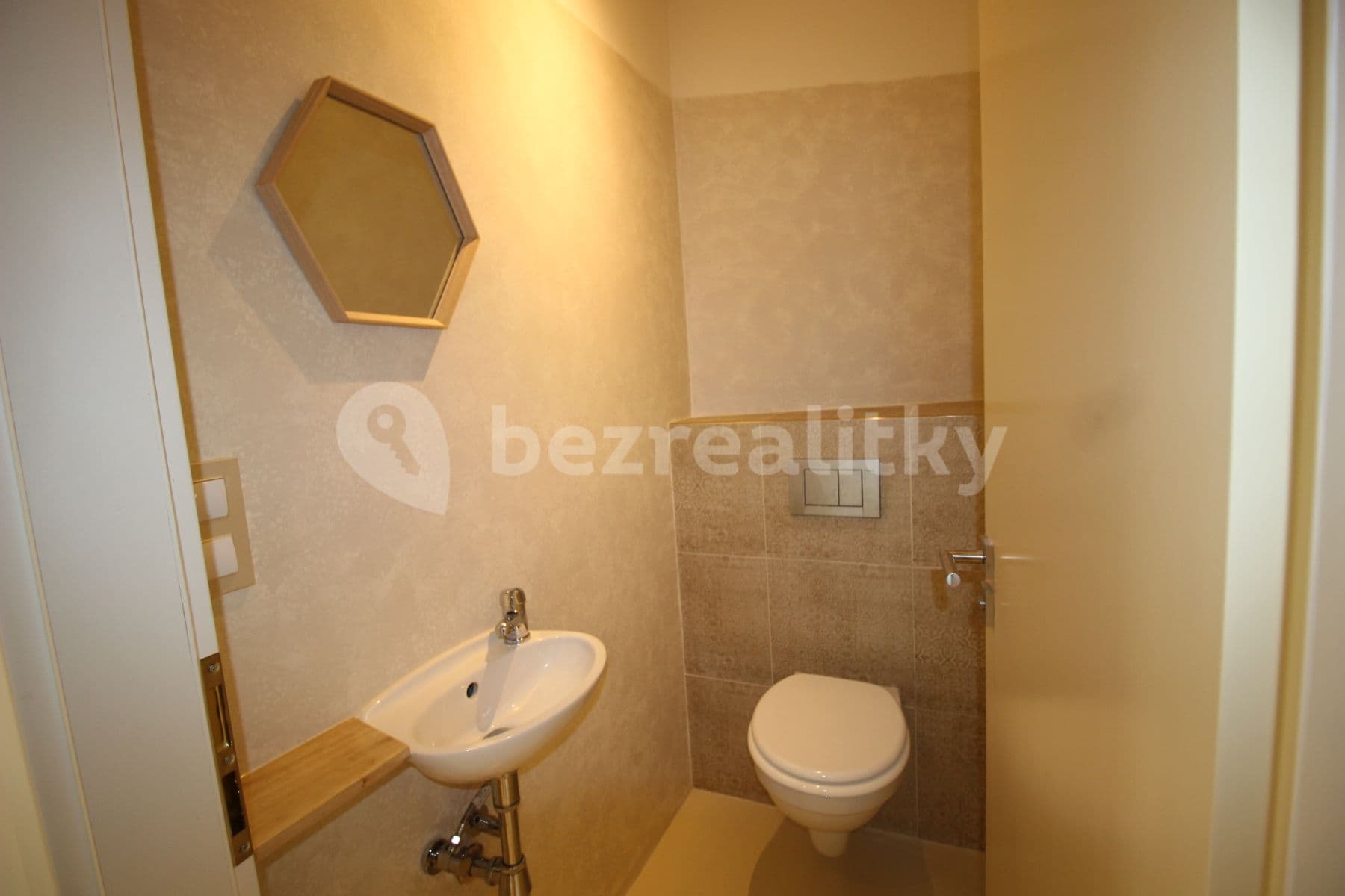2 bedroom with open-plan kitchen flat to rent, 81 m², Bendlova, Brno, Jihomoravský Region 2 bedroom with open-plan kitchen flat to rent, 81 m², Bendlova, Brno, Jihomoravský Region