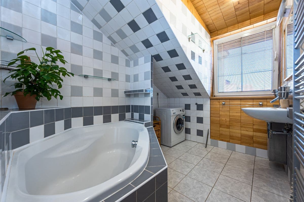 3 bedroom with open-plan kitchen flat to rent, 126 m², Vltavská, Prague, Prague 3 bedroom with open-plan kitchen flat to rent, 126 m², Vltavská, Prague, Prague