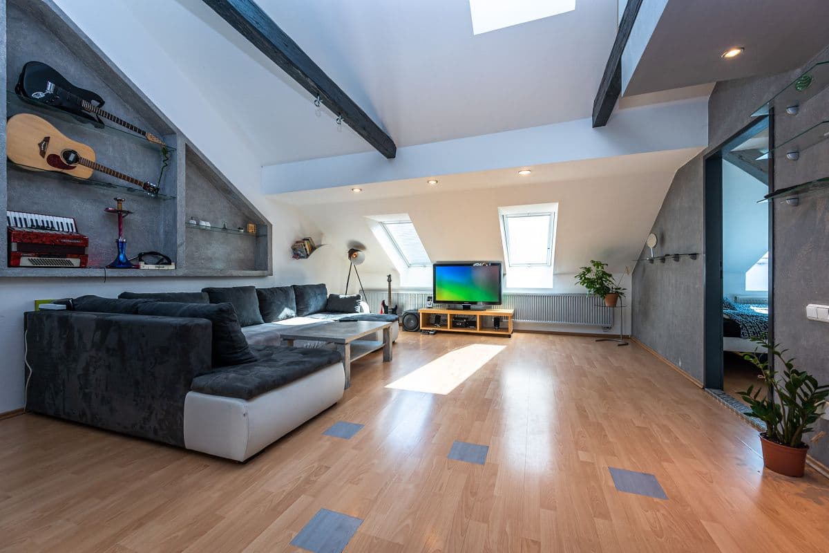 3 bedroom with open-plan kitchen flat to rent, 126 m², Vltavská, Prague, Prague 3 bedroom with open-plan kitchen flat to rent, 126 m², Vltavská, Prague, Prague