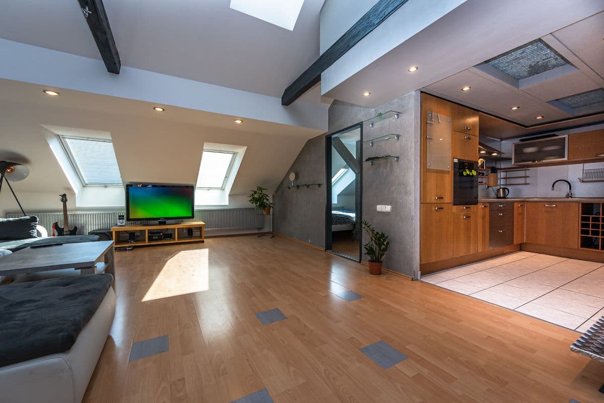 3 bedroom with open-plan kitchen flat to rent, 126 m², Vltavská, Prague, Prague 3 bedroom with open-plan kitchen flat to rent, 126 m², Vltavská, Prague, Prague