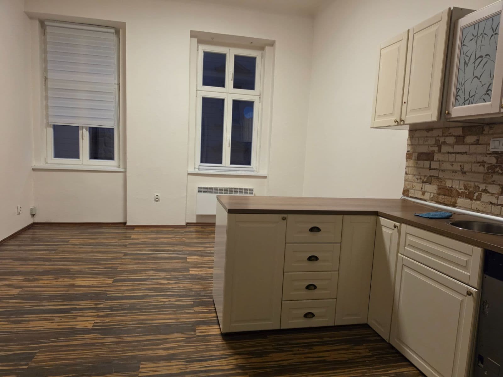 2 bedroom with open-plan kitchen flat to rent, 58 m², Grafická, Prague, Prague 2 bedroom with open-plan kitchen flat to rent, 58 m², Grafická, Prague, Prague