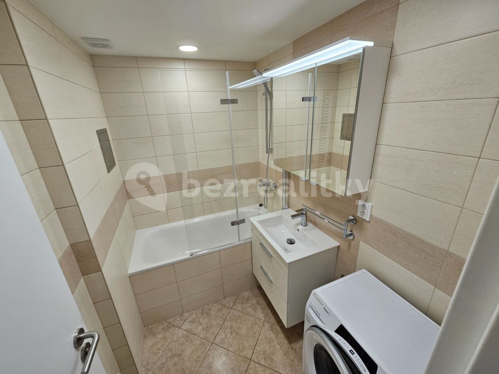 Studio flat to rent, 34 m², Houdova, Prague, Prague Studio flat to rent, 34 m², Houdova, Prague, Prague