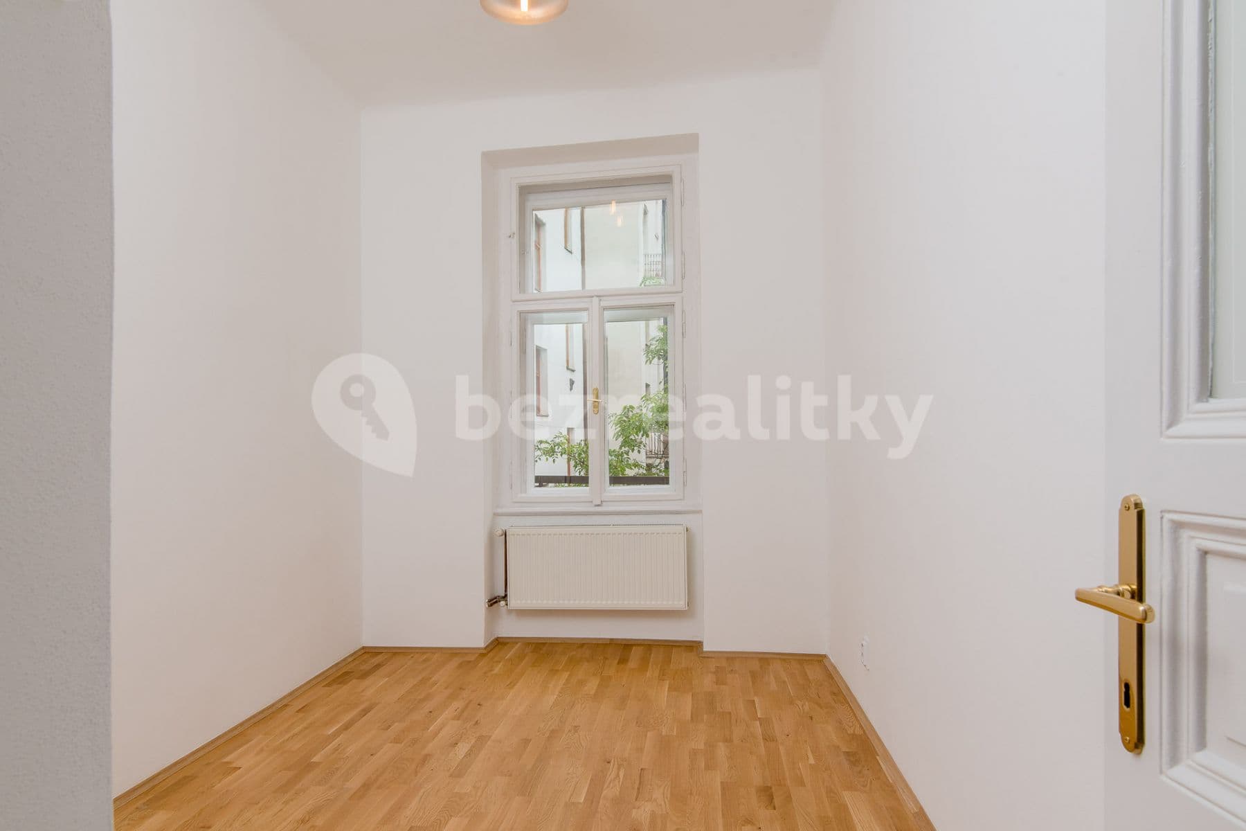 1 bedroom with open-plan kitchen flat to rent, 50 m², Wenzigova, Prague, Prague 1 bedroom with open-plan kitchen flat to rent, 50 m², Wenzigova, Prague, Prague