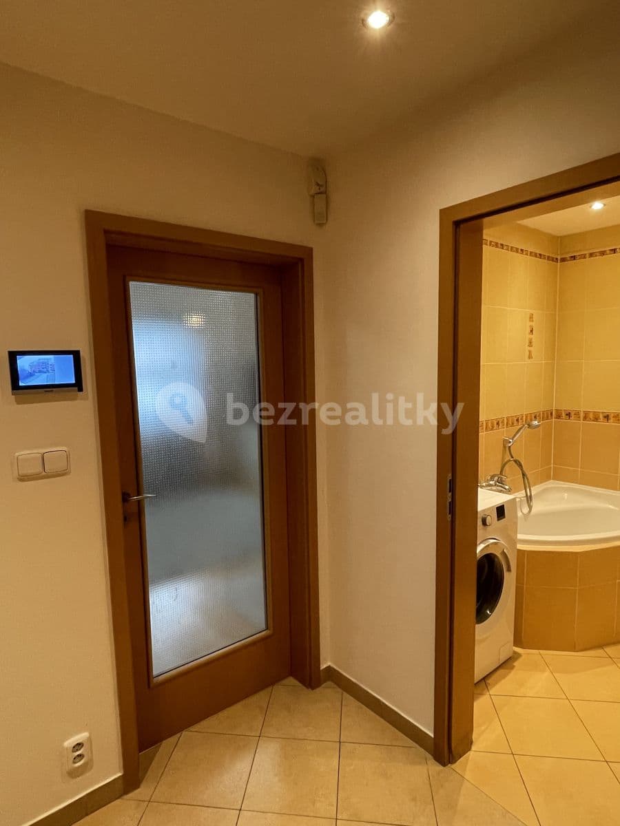 Studio flat to rent, 33 m², Mattioliho, Prague, Prague Studio flat to rent, 33 m², Mattioliho, Prague, Prague