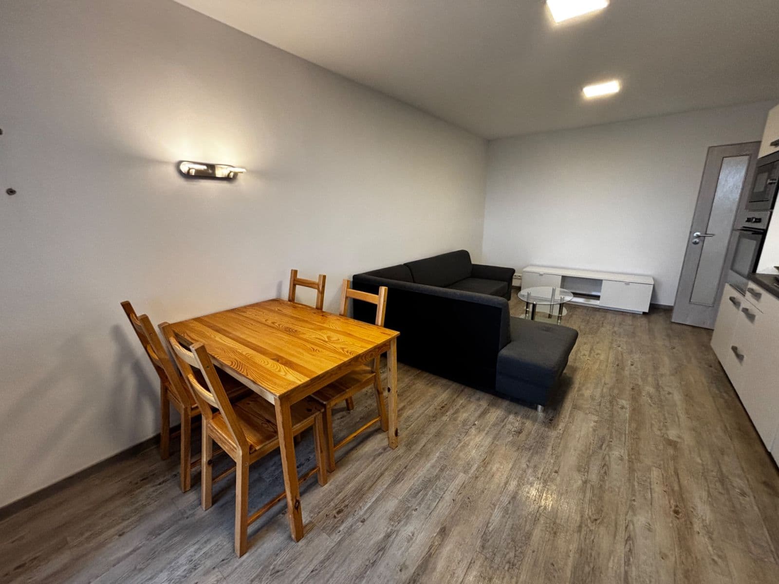 1 bedroom with open-plan kitchen flat to rent, 48 m², Komenského náměstí, Říčany, Středočeský Region 1 bedroom with open-plan kitchen flat to rent, 48 m², Komenského náměstí, Říčany, Středočeský Region