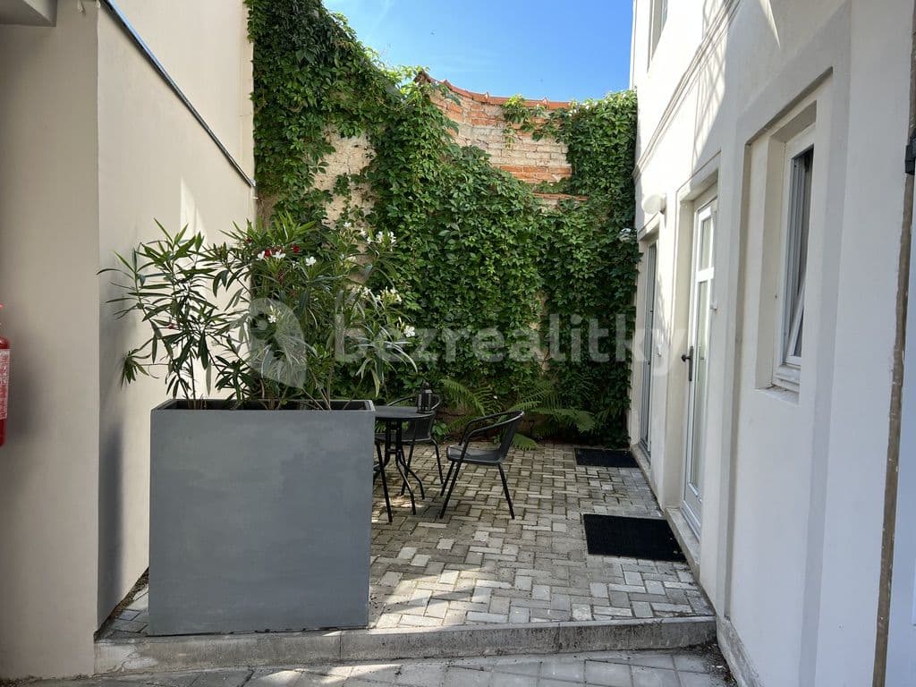 Studio flat to rent, 31 m², Mariánské náměstí, Brandýs nad Labem-Stará Boleslav, Středočeský Region Studio flat to rent, 31 m², Mariánské náměstí, Brandýs nad Labem-Stará Boleslav, Středočeský Region