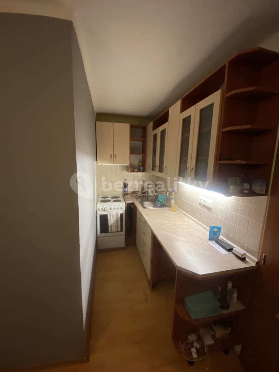 1 bedroom with open-plan kitchen flat to rent, 37 m², Veverkova, Hradec Králové, Královéhradecký Region
