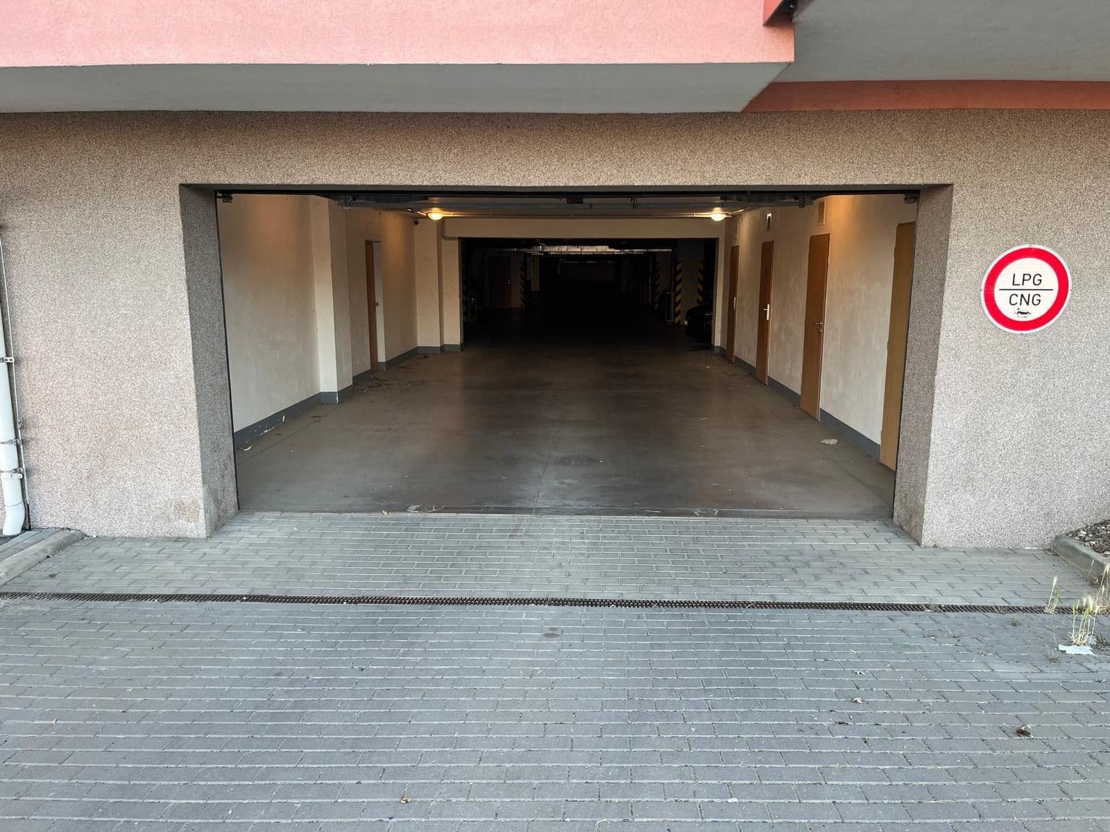 garage to rent, 14 m², Říčanská, Brno, Jihomoravský Region garage to rent, 14 m², Říčanská, Brno, Jihomoravský Region