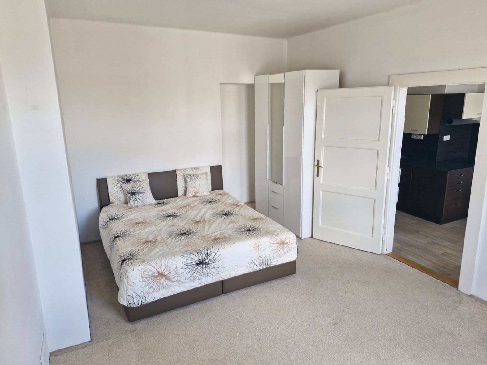 1 bedroom flat to rent, 48 m², Laubova, Prague, Prague 1 bedroom flat to rent, 48 m², Laubova, Prague, Prague