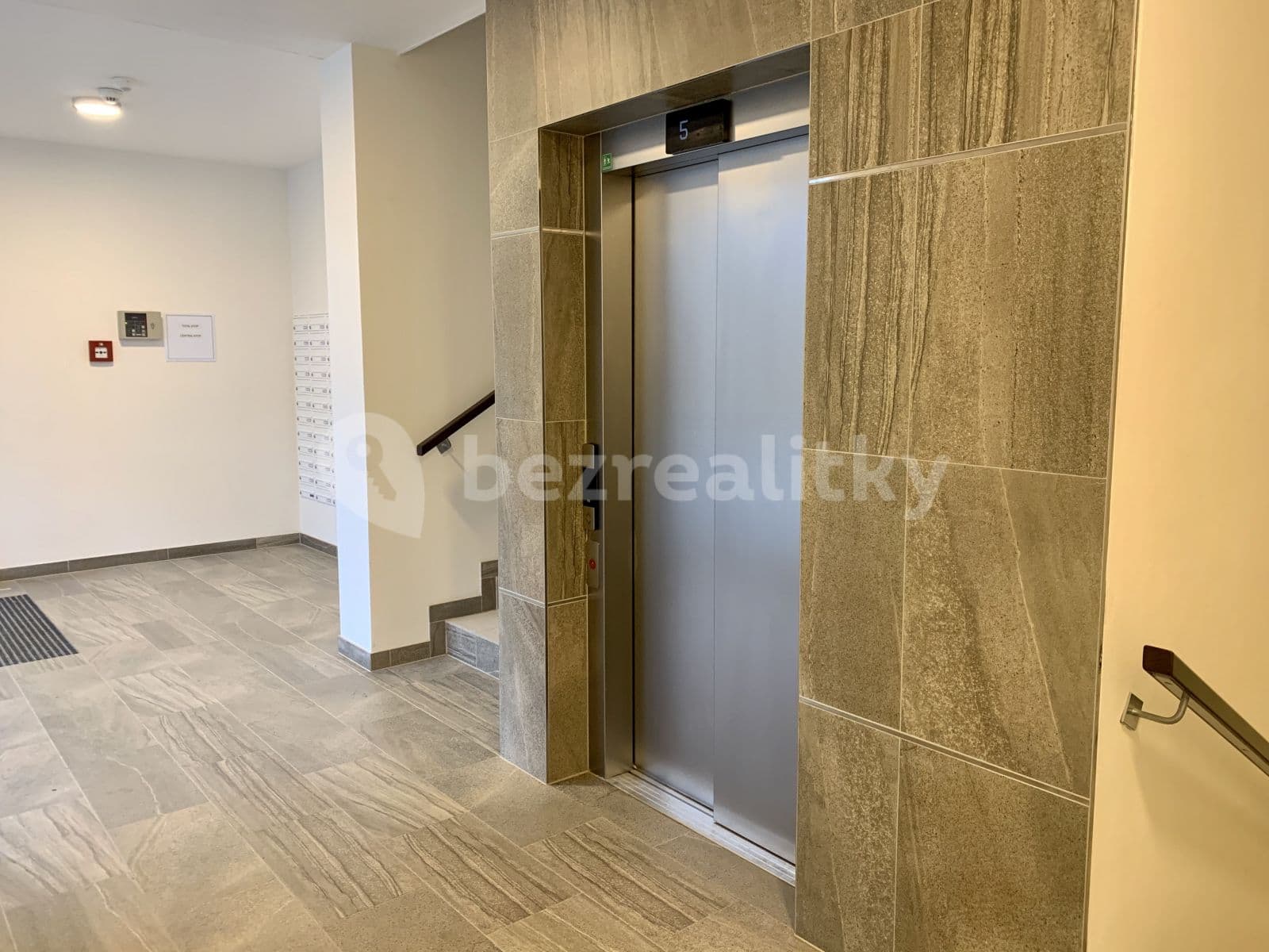 1 bedroom with open-plan kitchen flat to rent, 52 m², Mantovská, Prague, Prague 1 bedroom with open-plan kitchen flat to rent, 52 m², Mantovská, Prague, Prague