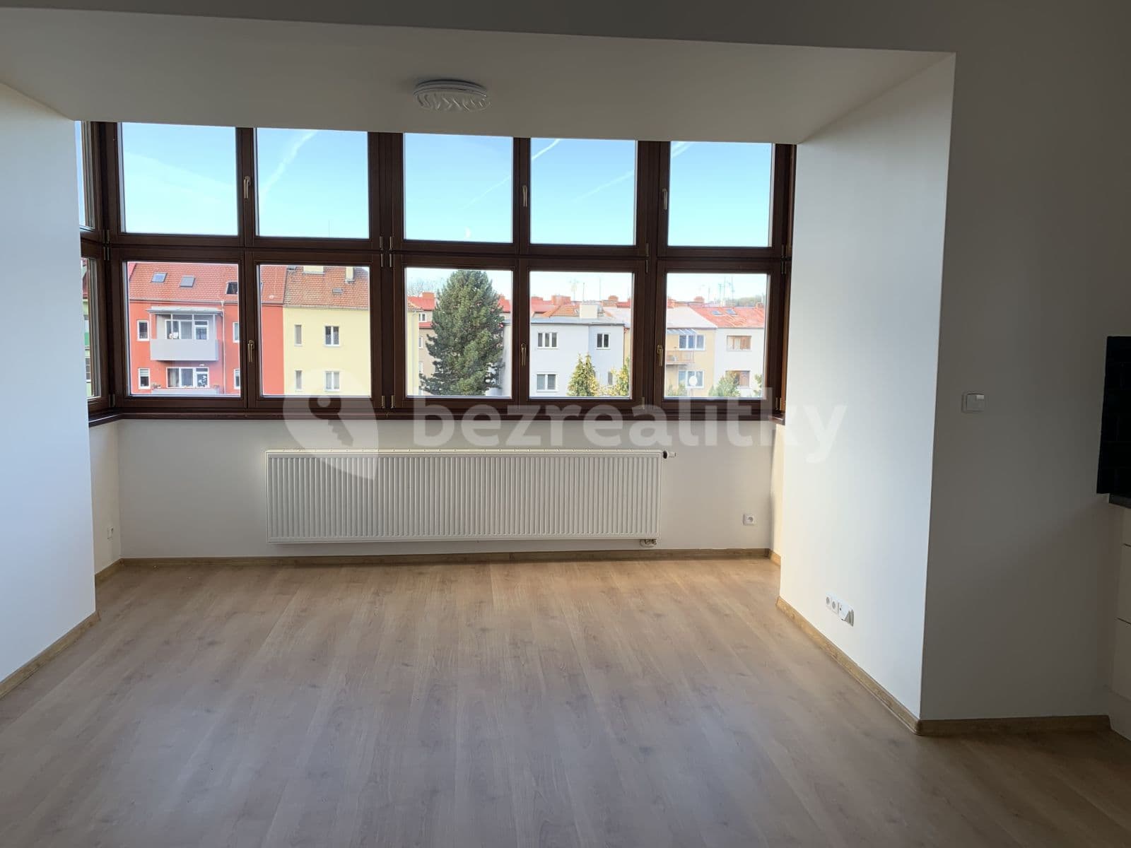 3 bedroom with open-plan kitchen flat to rent, 126 m², Šmejkalova, Brno, Jihomoravský Region 3 bedroom with open-plan kitchen flat to rent, 126 m², Šmejkalova, Brno, Jihomoravský Region