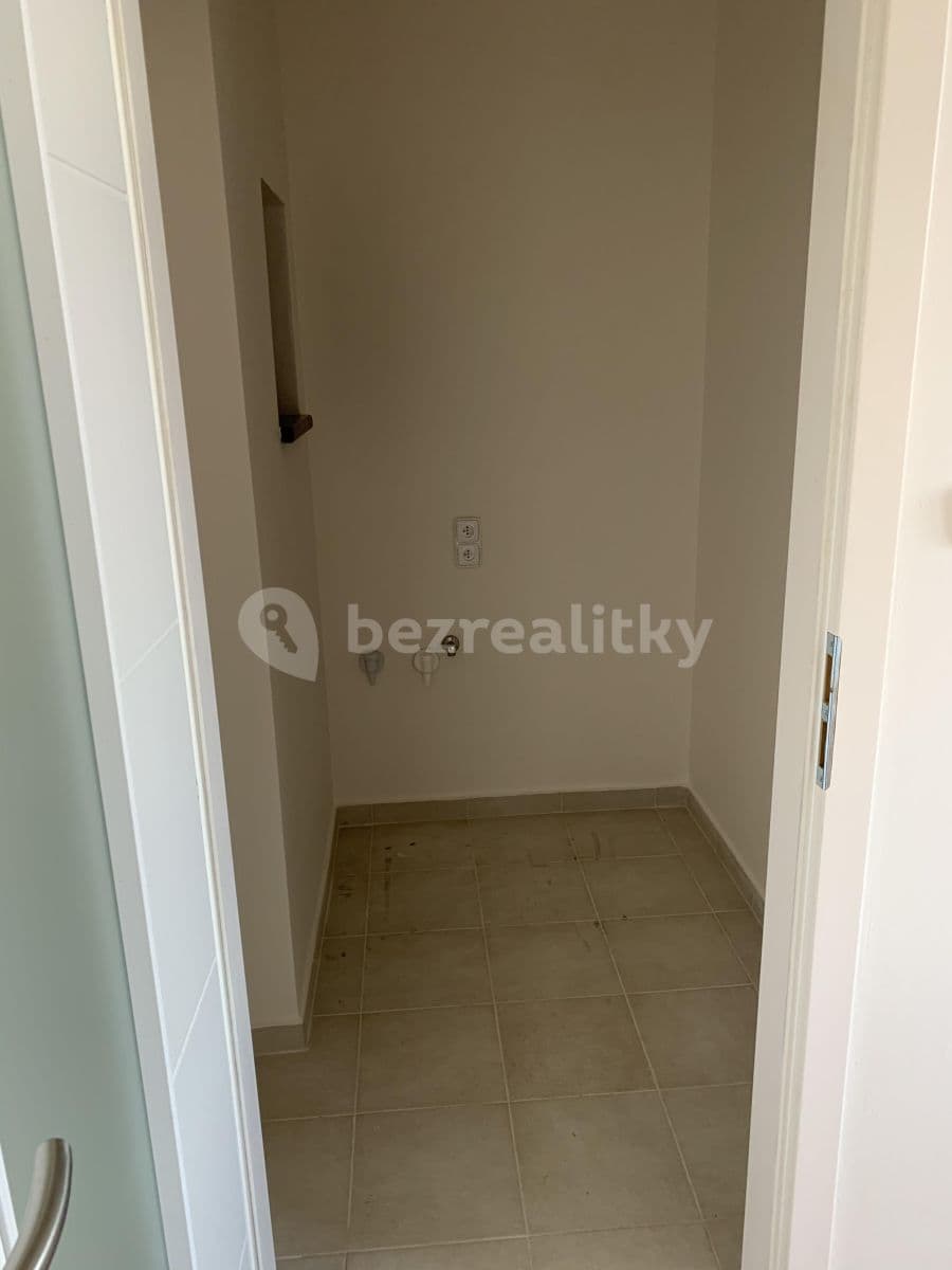 3 bedroom with open-plan kitchen flat to rent, 126 m², Šmejkalova, Brno, Jihomoravský Region 3 bedroom with open-plan kitchen flat to rent, 126 m², Šmejkalova, Brno, Jihomoravský Region