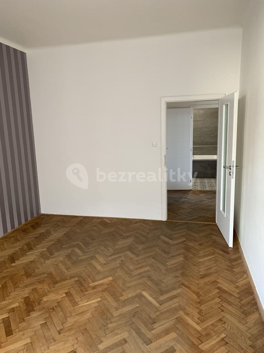 3 bedroom with open-plan kitchen flat to rent, 126 m², Šmejkalova, Brno, Jihomoravský Region 3 bedroom with open-plan kitchen flat to rent, 126 m², Šmejkalova, Brno, Jihomoravský Region