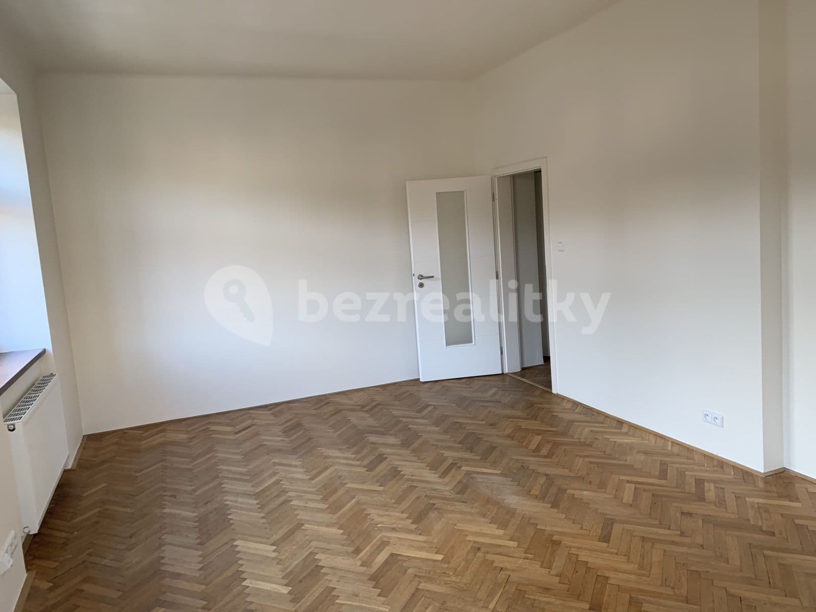 3 bedroom with open-plan kitchen flat to rent, 126 m², Šmejkalova, Brno, Jihomoravský Region 3 bedroom with open-plan kitchen flat to rent, 126 m², Šmejkalova, Brno, Jihomoravský Region
