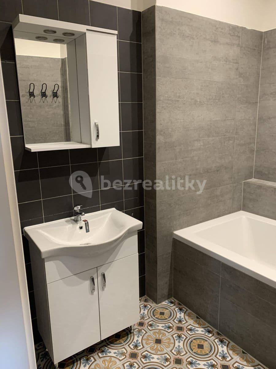 3 bedroom with open-plan kitchen flat to rent, 126 m², Šmejkalova, Brno, Jihomoravský Region 3 bedroom with open-plan kitchen flat to rent, 126 m², Šmejkalova, Brno, Jihomoravský Region