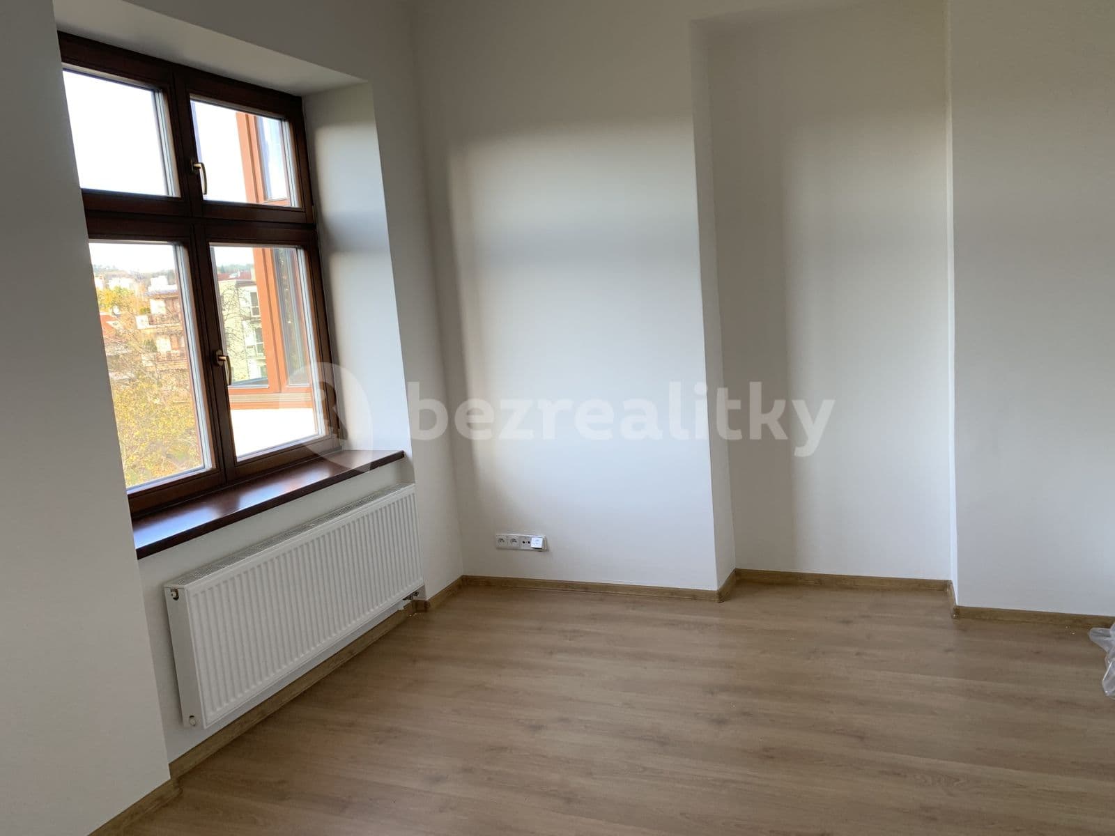 3 bedroom with open-plan kitchen flat to rent, 126 m², Šmejkalova, Brno, Jihomoravský Region 3 bedroom with open-plan kitchen flat to rent, 126 m², Šmejkalova, Brno, Jihomoravský Region