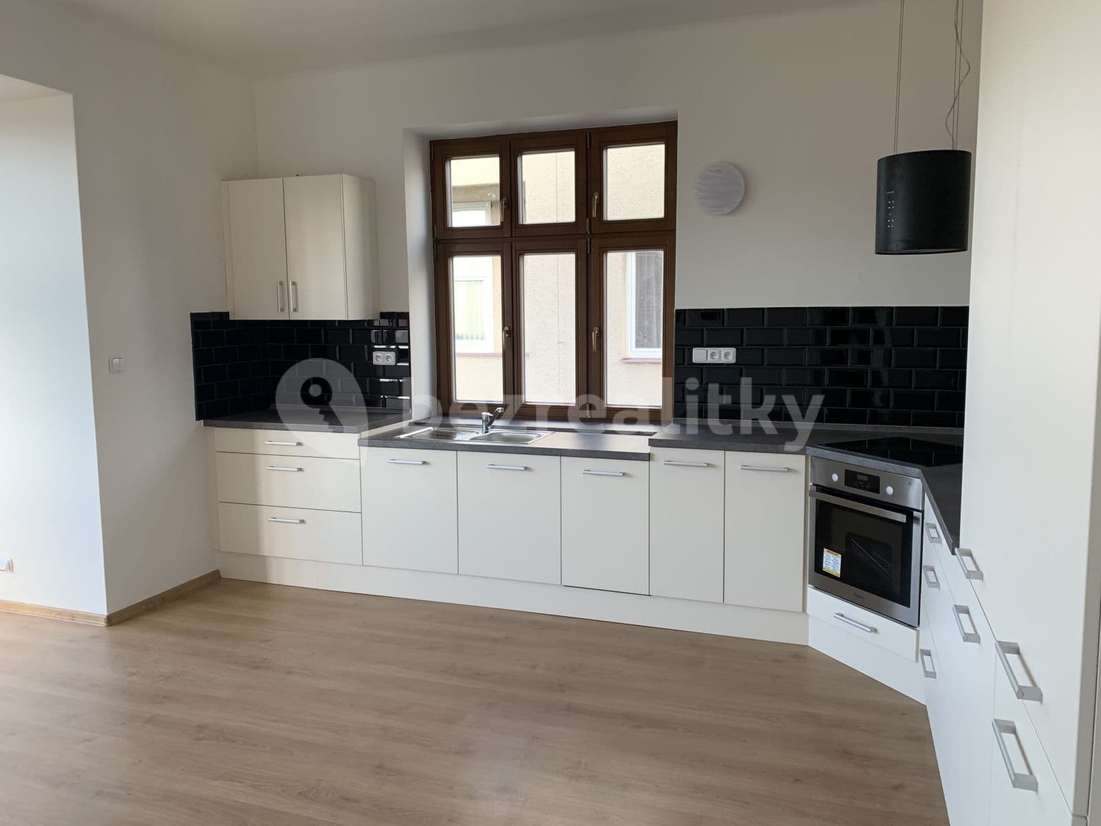 3 bedroom with open-plan kitchen flat to rent, 126 m², Šmejkalova, Brno, Jihomoravský Region 3 bedroom with open-plan kitchen flat to rent, 126 m², Šmejkalova, Brno, Jihomoravský Region