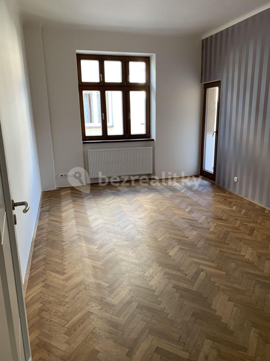 3 bedroom with open-plan kitchen flat to rent, 126 m², Šmejkalova, Brno, Jihomoravský Region 3 bedroom with open-plan kitchen flat to rent, 126 m², Šmejkalova, Brno, Jihomoravský Region